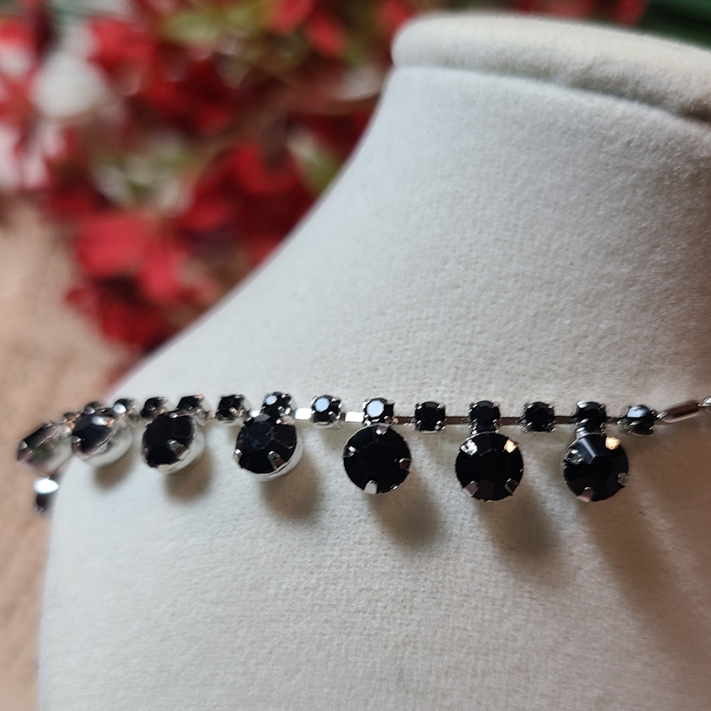 Pettie Necklace for sale super pretty black/silver - Picture 12 of 12